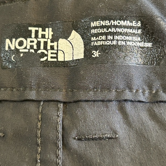 The North Face Men's Stretch Charcoal Flat Front Shorts - Picture 6 of 7